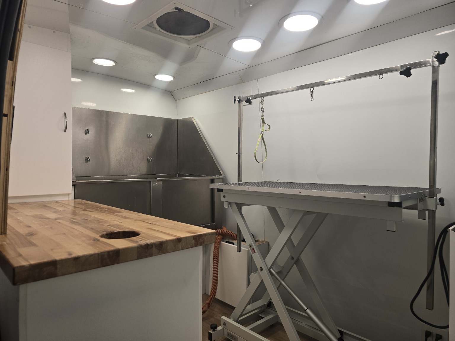 Finished mobile dog grooming salon with grooming table, bathing station and countertop